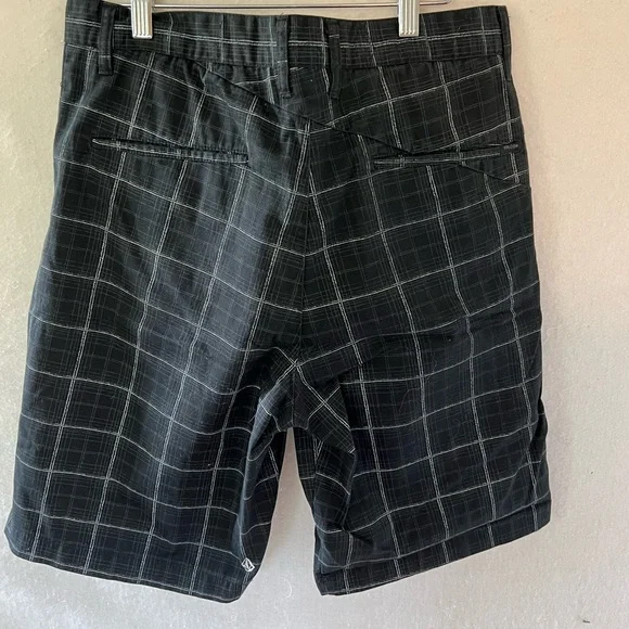 Volcom Mens shorts size 33 - Picture 3 of 5